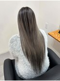 グレー　バレイヤージュ　ケアブリーチ