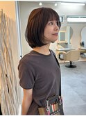 前上がりミディアムボブ