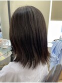 軽さを出した外ハネヘア