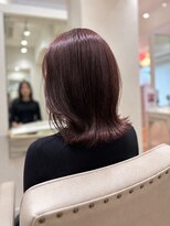 オラ ボーテ(Aura Beaute)&nbsp;レイヤースタイル くびれ ミディアム 外はね 韓国風 ピンク