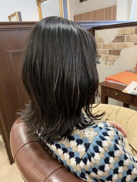 アドラーブル 女池店(adorable) 【オリーブグレージュ】【10代20代30代】【外ハネミディアム】