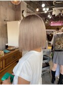 シャドールーツホワイトベージュ切りっぱなしボブ