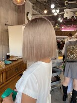 ミラク 町田(MIRAC)&nbsp;シャドールーツホワイトベージュ切りっぱなしボブ