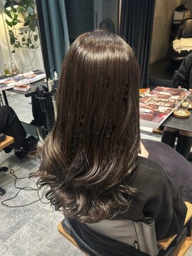 トロワエピ 表参道(Trois epis) 暗めオリーブグレージュ