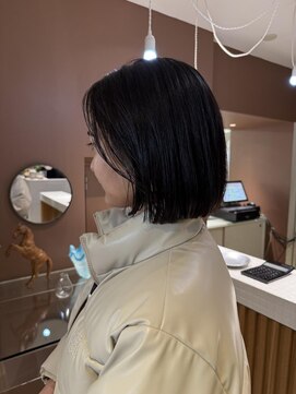 ツナグ(tsunagu) トーンダウンと艶ボブ