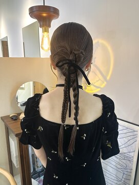 ウユ(uyu) ツヤっとタイトなヘアセット