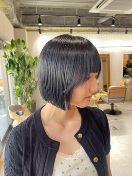 アドア 横浜(ADORE) 【ADORE 横浜】ぱっつんボブ×ネイビーカラー