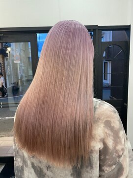 カムジーヘッドカミノウラ(COMEGHEAD KAMINOURA) 上乃裏ショートボブイルミナカラー丸みレイヤーくびれショート