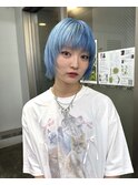 顔まわりカットボブレイヤーカットハイトーンブルーカラー