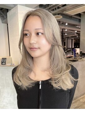 ハーパーズ 渋谷(harpers) アッシュブロンドミルクティーベージュバタフライレイヤーカット