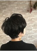 黒髪でも可愛く決まるショートスタイル