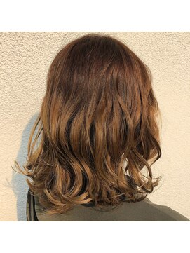 ヘアーライフ コラボ(hair life Colabo) ふんわりウェーブなミディアムヘア