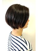 美シルエットのショートヘア