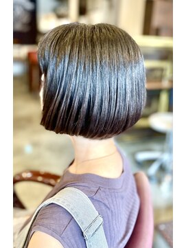 サーティエイト(38) 首キレイ艶めき 丸みショートボブ/カット/髪質改善/元町/