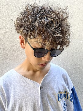 ピア(Pia) ハイライトパーマ・スパイラルパーマ・波巻きスパイラル