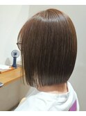 丸くならないぱつっとボブと透明感カラー