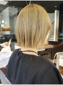 ハイトーン×切りっぱなしボブ