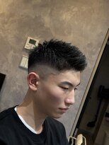 メグロバーバーショップロッポンギ 目黒六(MEGURO BARBER SHOP 6PPONGI) フェザーアップ/ スキンフェード