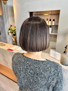 ディードア ニア(Ddoor Nia) 白髪ぼかしデザインハイライト