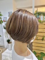 コンフィープラス(comfy plus) 30代40代50代抜け感ショートレイヤーミルクティベージュ