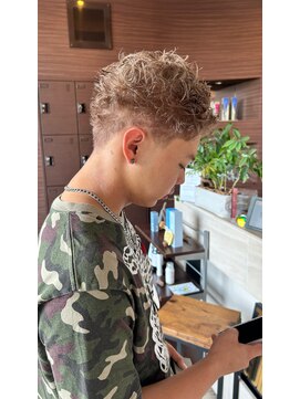 ブローチ(broche) スパイキーショート