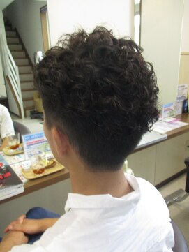 コアフィールフィス(COIFFURE fils) 刈り上げ×パーマ