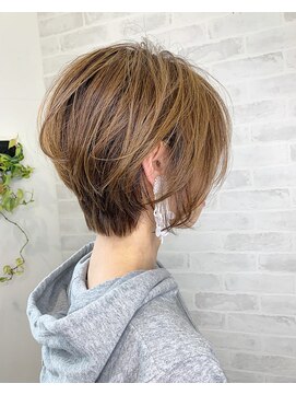 エミュスト(Emuest) 大人ショート+前下がりショート