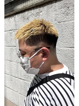 ミモザワークス(Mimosa Works) 金髪のクロップスタイル