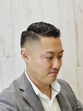 ヨシザワインク プレミアム 横浜 桜木町店(YOSHIZAWA Inc. PREMIUM) 濡れパンバーバースタイル七三フェード