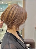 透け感ショートボブ×白髪ぼかしハイライトカラー