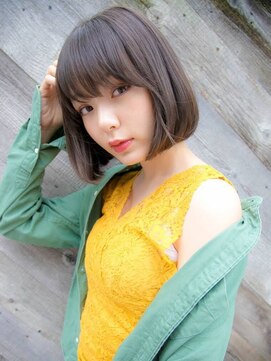 ルティア(Lutia) 顎下 切りっぱなしボブ アッシュブラウン