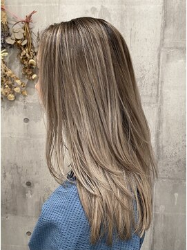 ビスポーク(BESPOKE) ハイコントラストバレイヤージュ♪ブリーチミルクティー