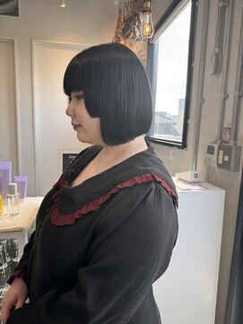 ロカ 表参道(loka) ミニボブ/切りっぱなしボブ[表参道/ブリーチ/ハイライト]Mai