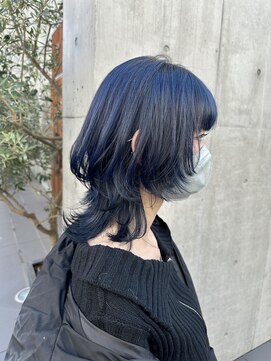 シーン(seen) ブルーブラックロングウルフカットレイヤーカット美髪イメチェン