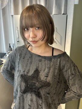 リラス 博多(rilas) 顔まわりレイヤー　外はねボブ　ベージュ　イメチェン