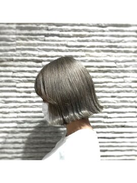 ビスイル 秋葉原店(Vis ill) くびれボブミニ透明感シルバーアッシュグレージュカラー