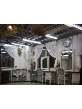 人目を気にせず寛げるマンツーマン施術×お洒落な空間が心地良い。高いセンスと技術で洗練されたstyleを―