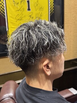 ヒロギンザバーバーショップ 大宮店(HIRO GINZA BARBER SHOP) ホワイトメッシュツイスパ/大宮/フェードカット/メンズカット