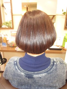 コア フィール ア デイ(COIFFURE A DAY) 【M3Dピコカラー】【見附今町M3D】艶々ボブ