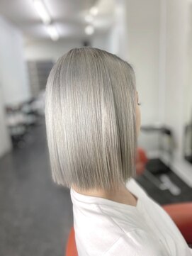 カリーナ(CARINA) ハイトーンカラー/シルバーカラー