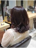 【40代50代60代ヘアスタイル】ゆるふわカール×ピンクブラウン