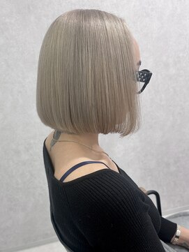 ロウル 渋谷(LOWRL) ホワイトベージュ/ケアブリーチカラー