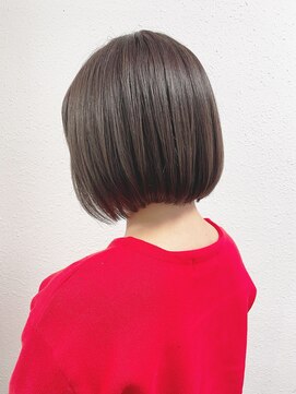 ジェナ(Jena) ラベンダーブラウン×ミニボブ