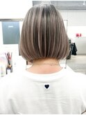 ハイライト白髪ぼかしダブルカラーインナーカラーショートボブ