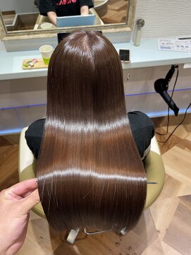 ナル 藤沢(NALU) アンバーブラウン × 髪質改善トリートメント / タカハシユウキ