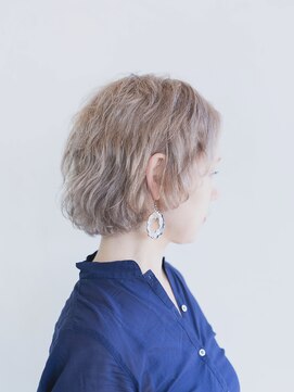 くせ毛×ハイトーンショート