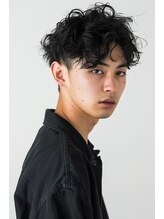 動きと立体感を作るメンズパーマ