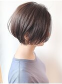 30代40代人気ショートヘア　前下がりまとまるショートボブ
