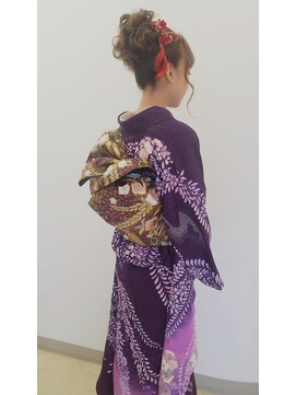 スタジオニジュウイチ(STUDIO 21) お振袖お着付けとアップヘアー