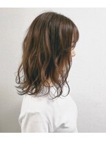 ジェナ(Jena)&nbsp;やわらかアッシュベージュ×切りっぱなし透け感ミディアム